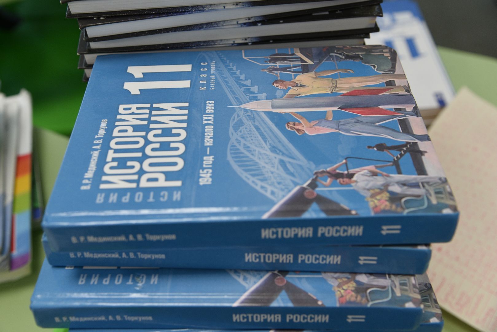 лотошино, лотошинская школа 1, образование, книги, новый учебный год 2024,