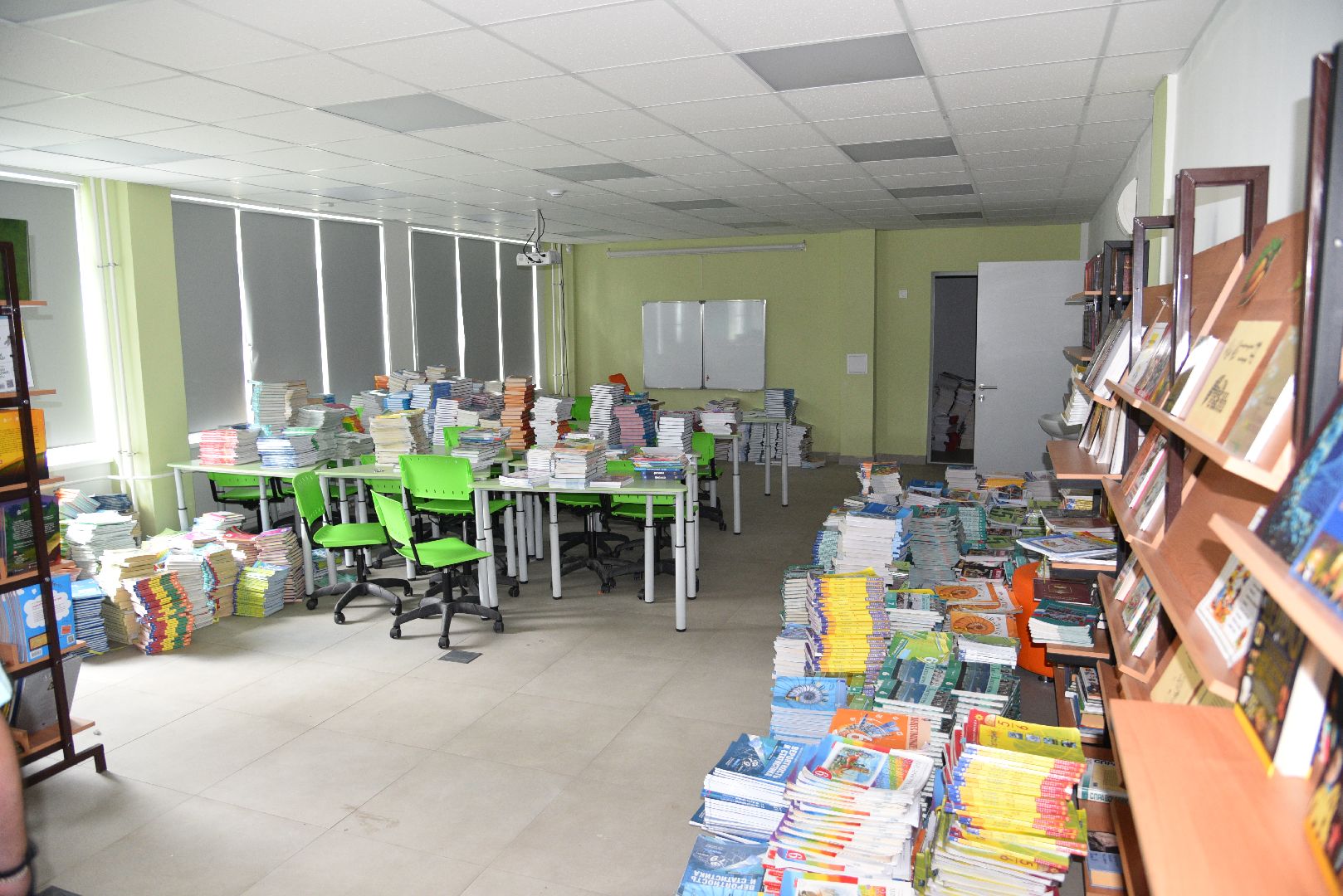 лотошино, лотошинская школа 1, образование, книги, новый учебный год 2024,