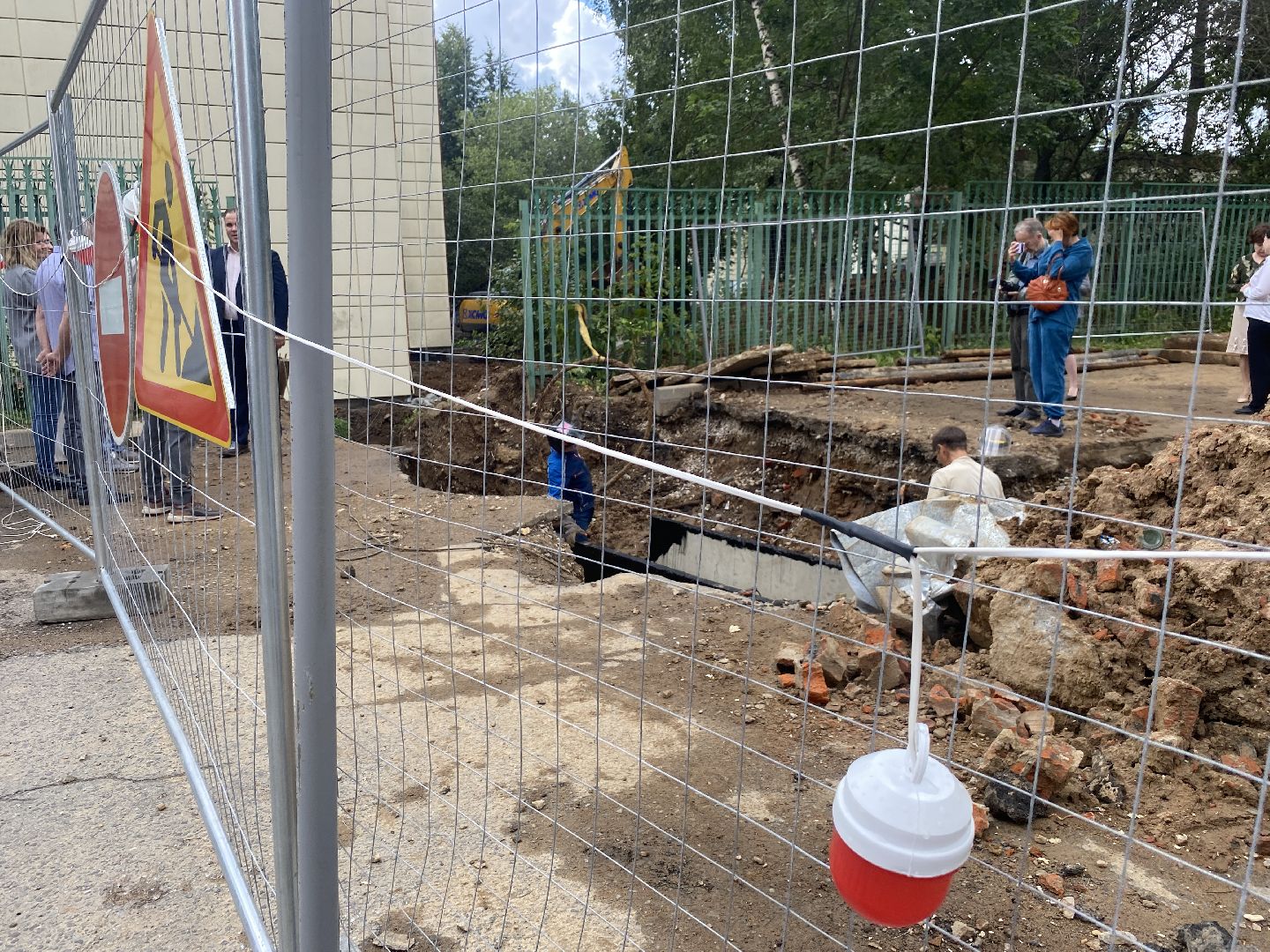 ремонт трубопровода, капремонт сетей отопления, капремонт сетей во власихе, отопление школа Попова, замена труб отопления,