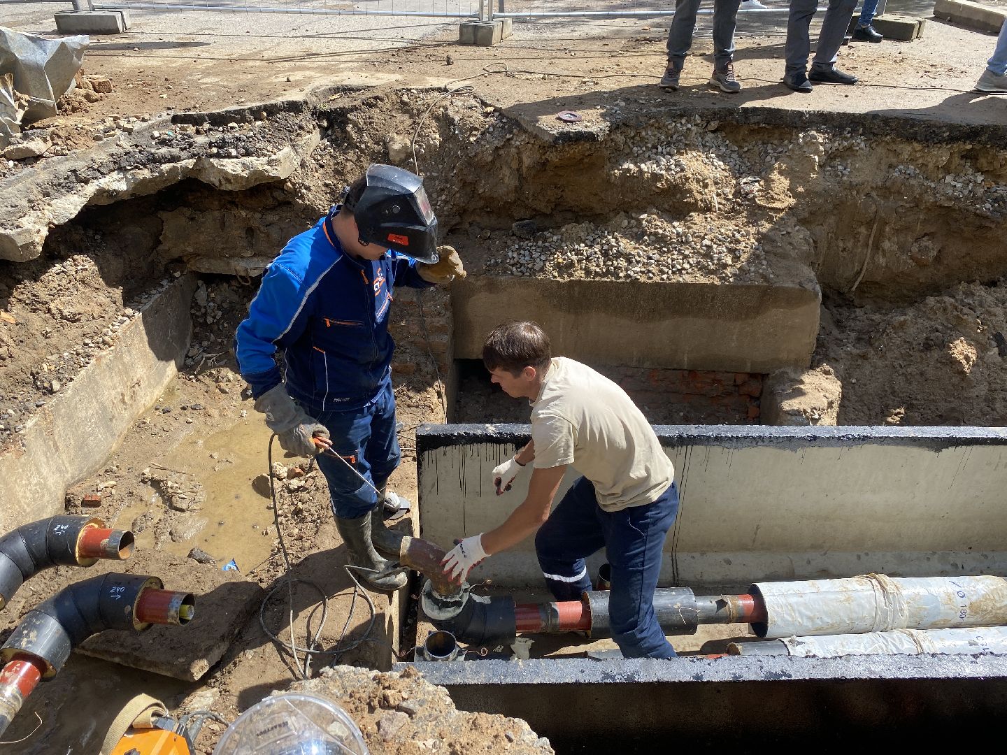 ремонт трубопровода, капремонт сетей отопления, капремонт сетей во власихе, отопление школа Попова, замена труб отопления,