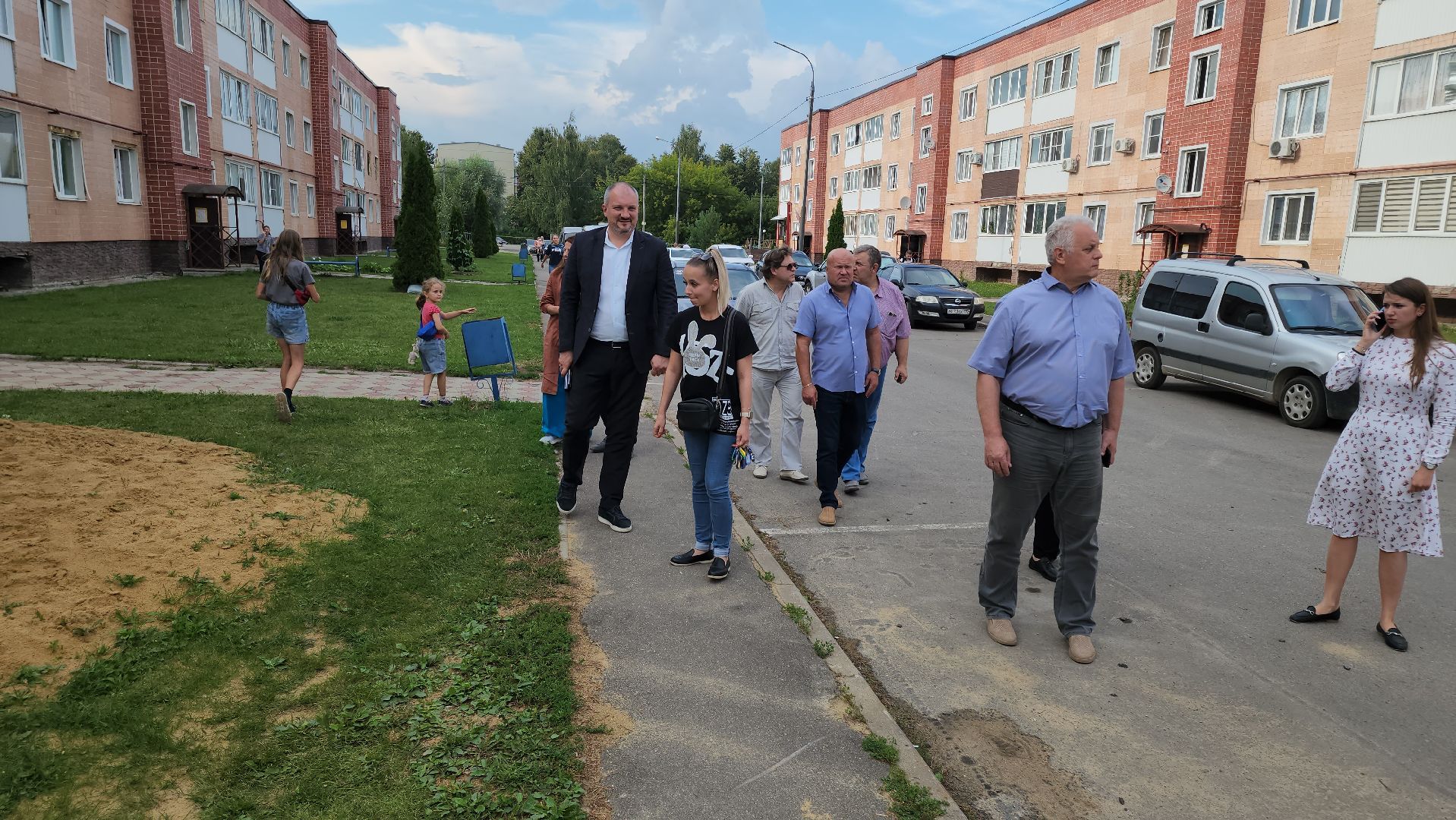 кашира, обход территорий, жк березовая роща, уборка территорий, футбольная площадка,