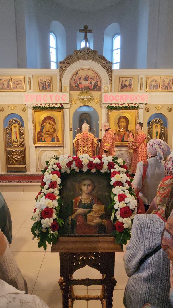 митрополит Куритицкий и Коломенский Павел, литургия, борис аубакиров, Преображенский храм, визит,