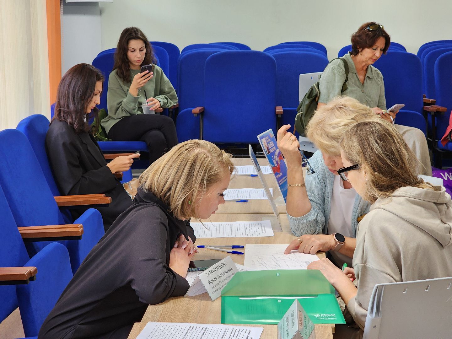 Чехов, поселок Столбовая, деревня Змеевка, выездная администрация, встреча с жителями, обращения граждан, железнодорожный переезд, заторы, пробки, 283 км,