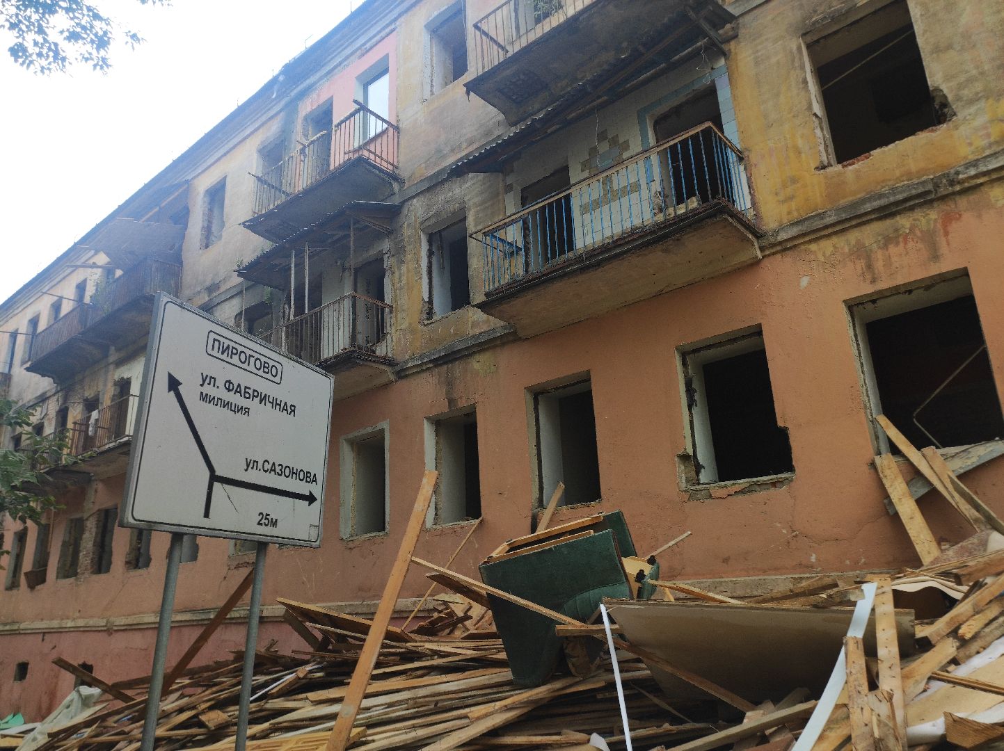 снос здания, аварийное жилье, аварийный дом, мытищи,