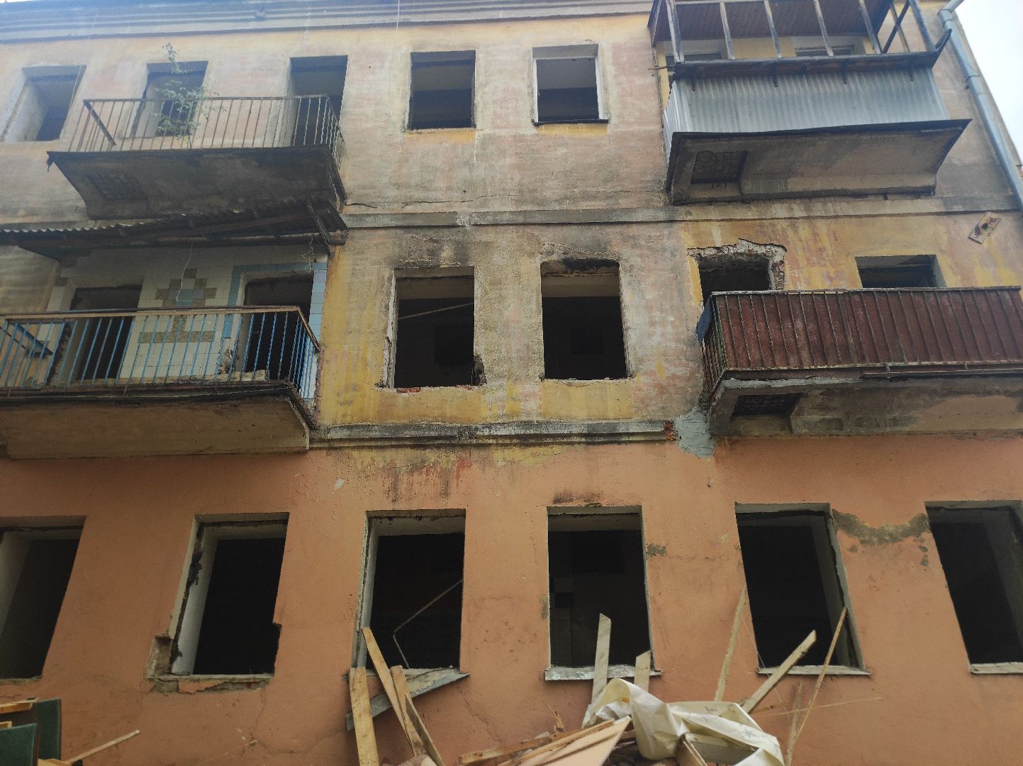 снос здания, аварийное жилье, аварийный дом, мытищи,