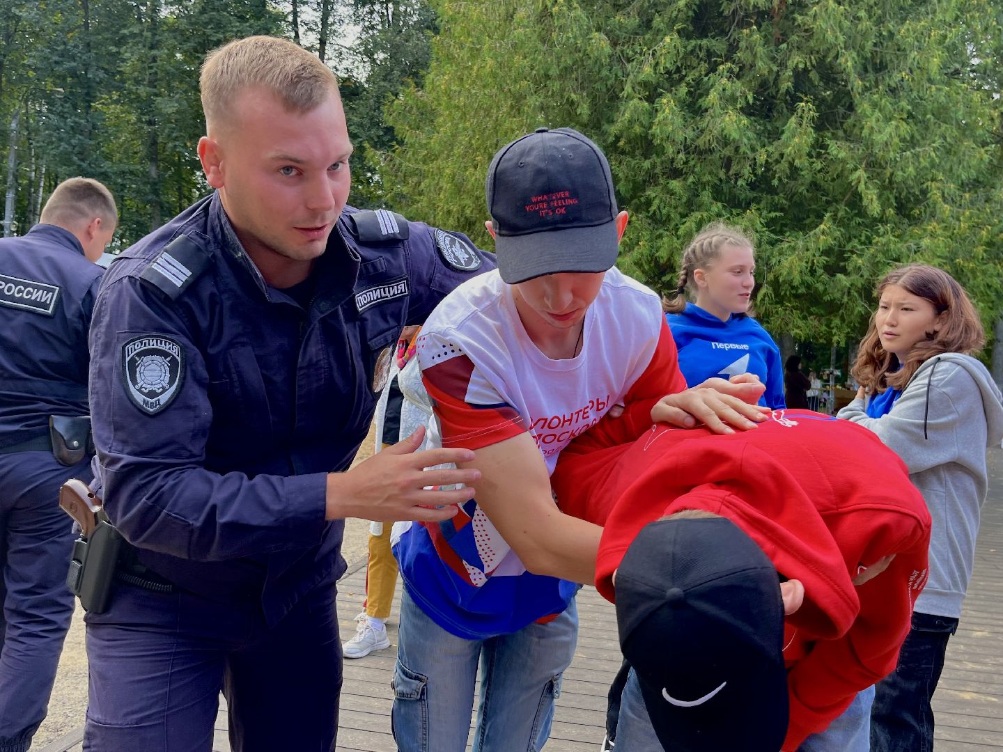 зарядка со стражем порядка, полицейские, движение первых наро-фоминск, центральный парк наро-фоминска,
