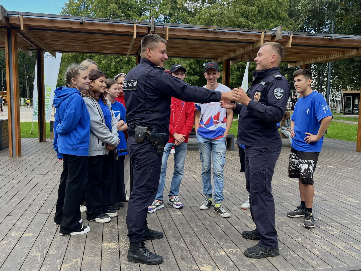 зарядка со стражем порядка, полицейские, движение первых наро-фоминск, центральный парк наро-фоминска,