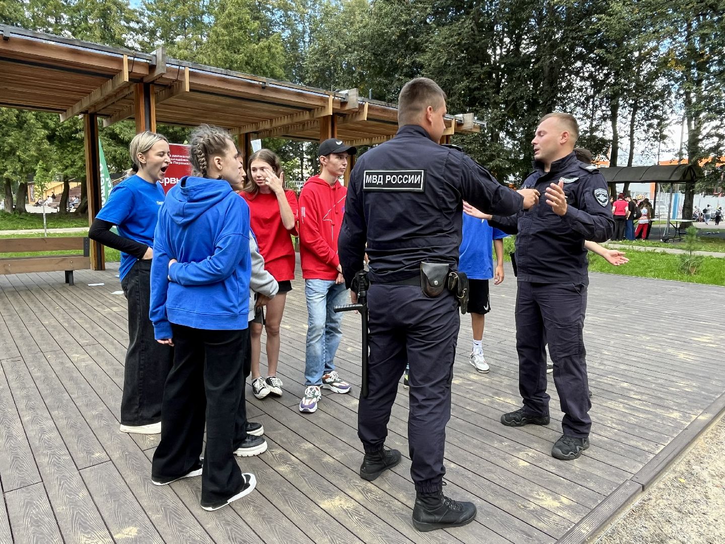 зарядка со стражем порядка, полицейские, движение первых наро-фоминск, центральный парк наро-фоминска,