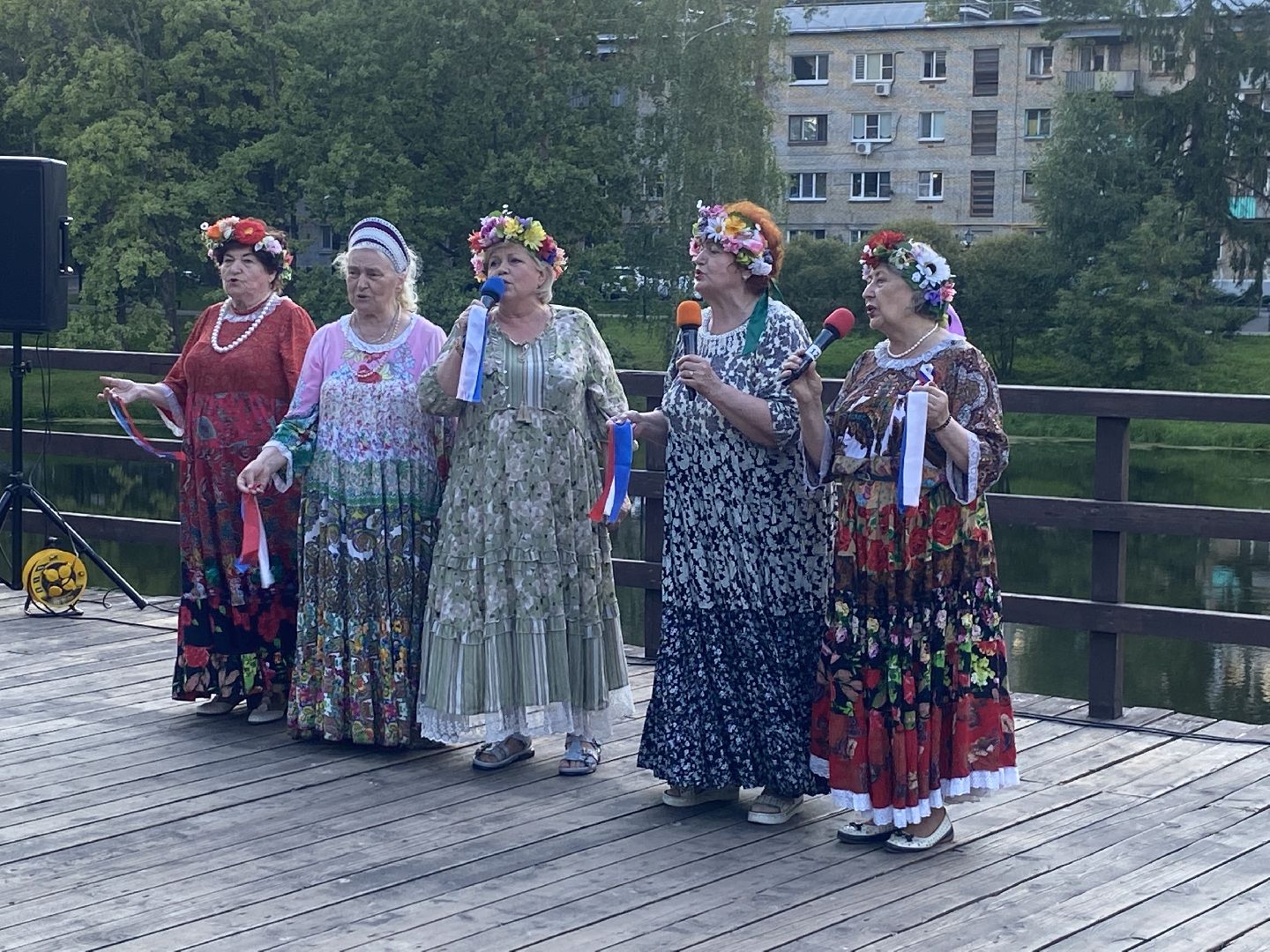 праздник двора, цветной бульвар власиха, благоустройство территории, чествование юбиляров, клумбы у домов,