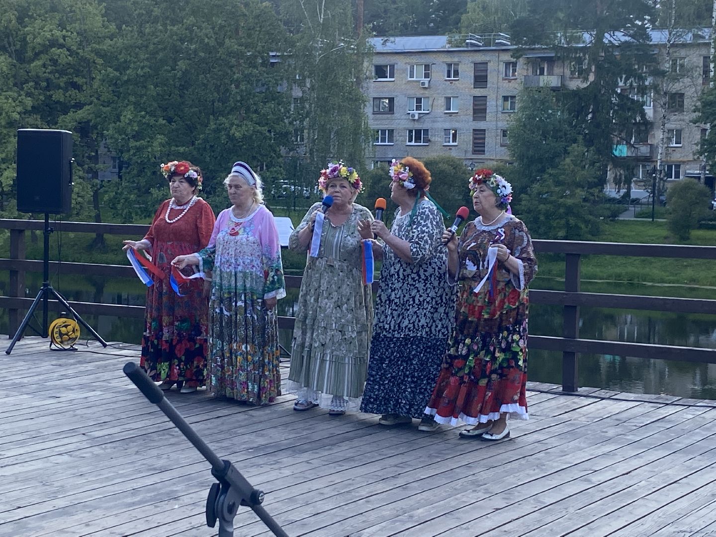 праздник двора, цветной бульвар власиха, благоустройство территории, чествование юбиляров, клумбы у домов,