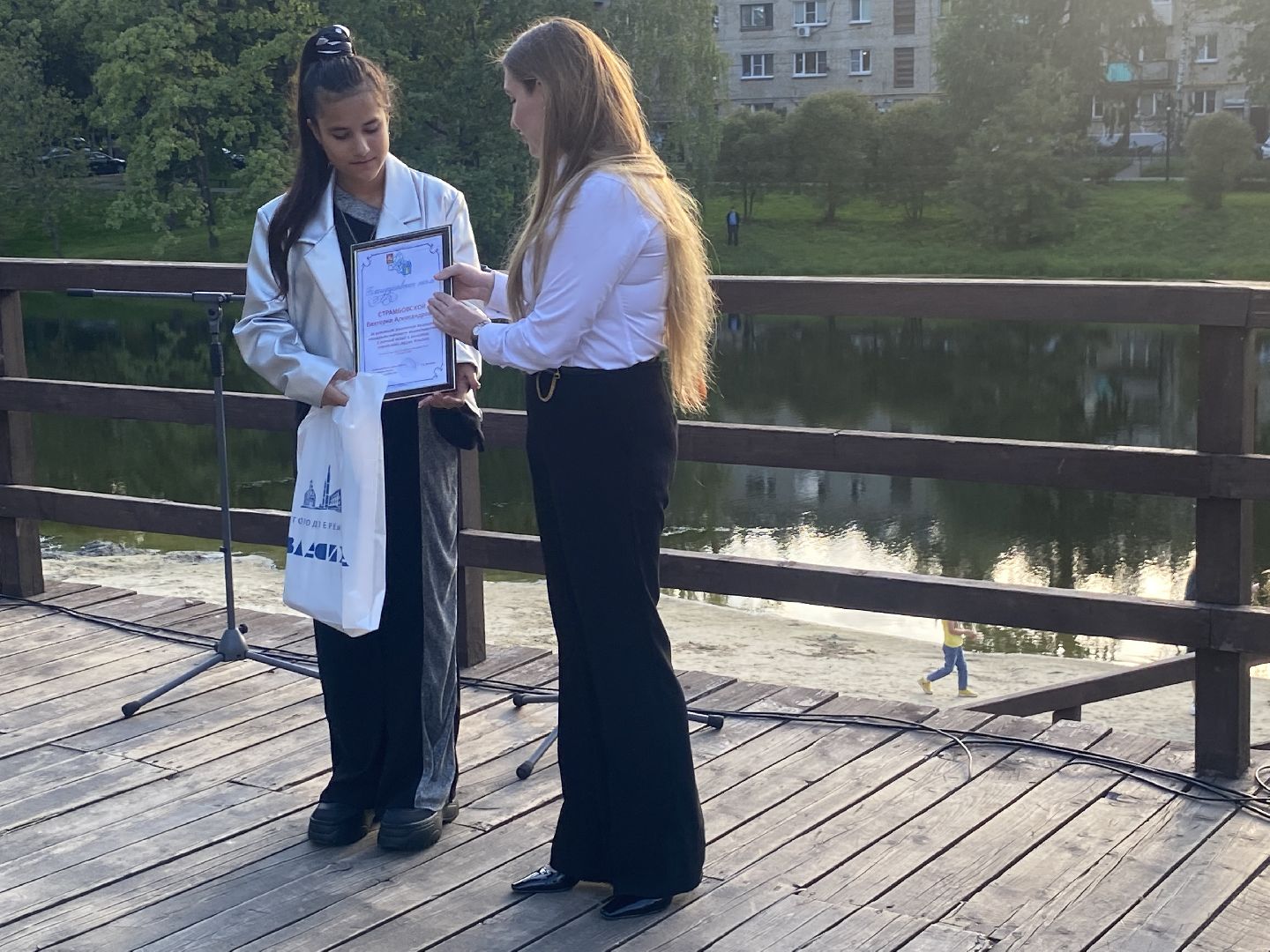 праздник двора, цветной бульвар власиха, благоустройство территории, чествование юбиляров, клумбы у домов,