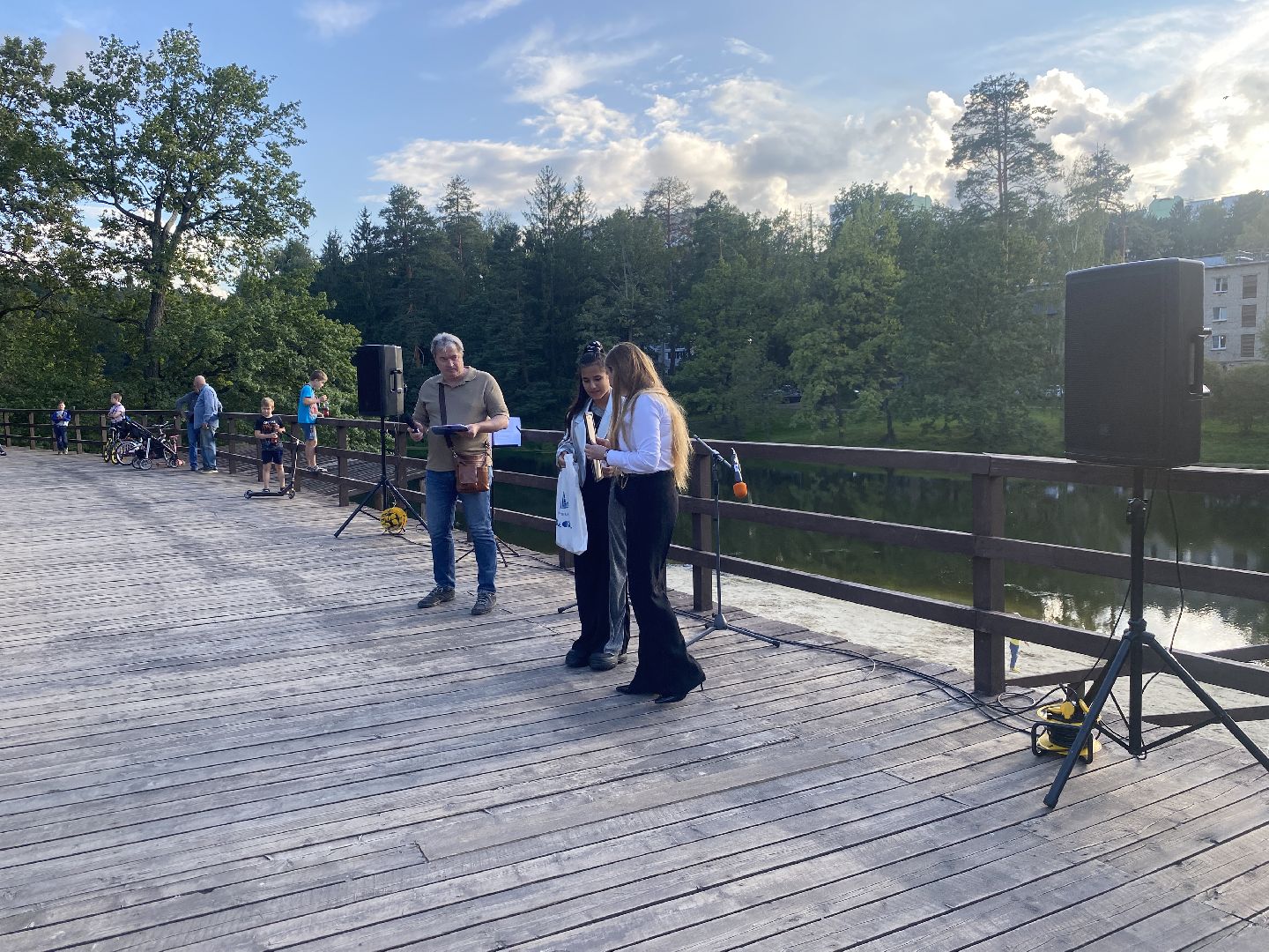 праздник двора, цветной бульвар власиха, благоустройство территории, чествование юбиляров, клумбы у домов,
