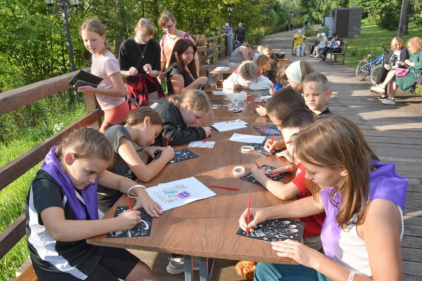 праздник двора, цветной бульвар власиха, благоустройство территории, чествование юбиляров, клумбы у домов,