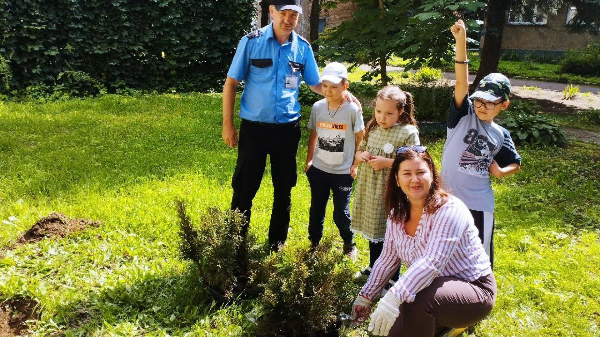 ивантеевка, высадка деревьев, дети с овз, дети с особенностями развития, акция, благотворительая акция,центр социального обслуживания,