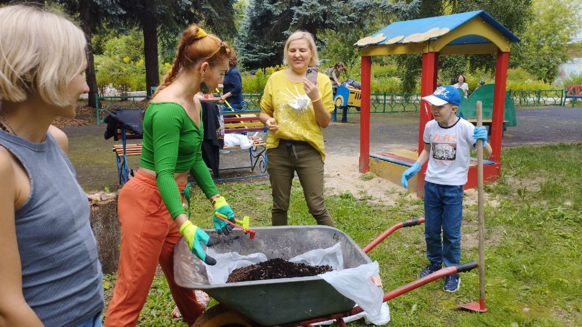 ивантеевка, высадка деревьев, дети с овз, дети с особенностями развития, акция, благотворительая акция,центр социального обслуживания,