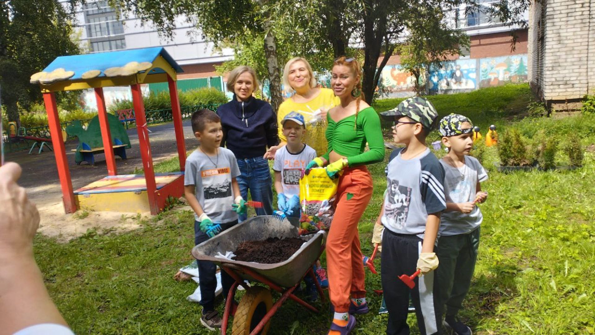 ивантеевка, высадка деревьев, дети с овз, дети с особенностями развития, акция, благотворительая акция,центр социального обслуживания,