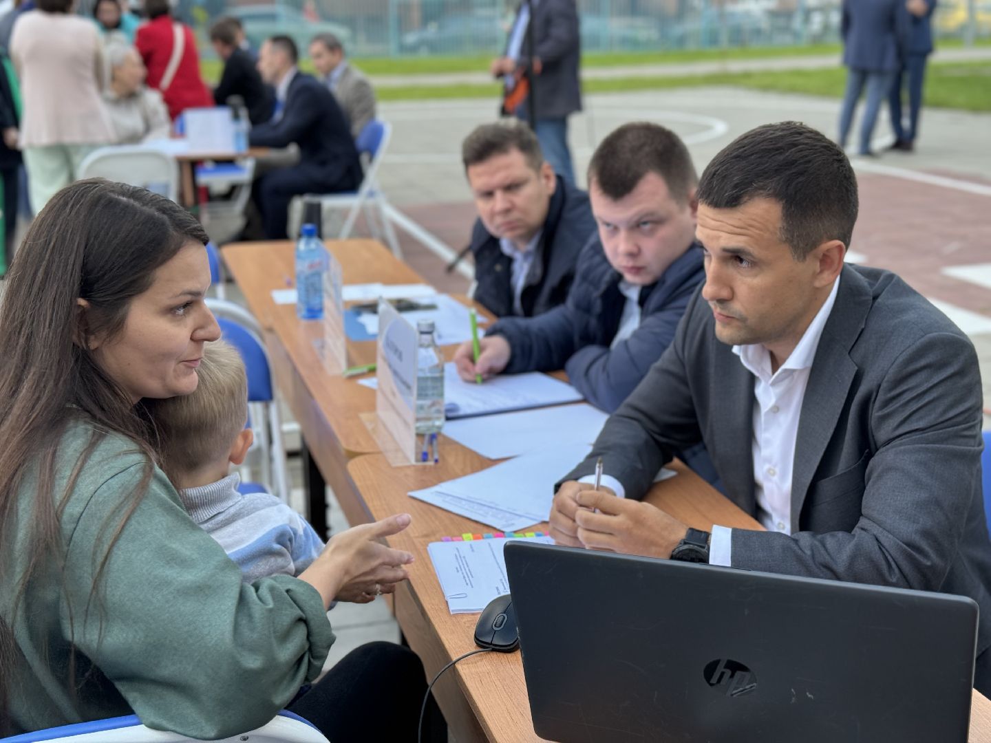 выездная администрация, глава ленинского городского округа, реконструкция детской площадки, жители ленинского округа,