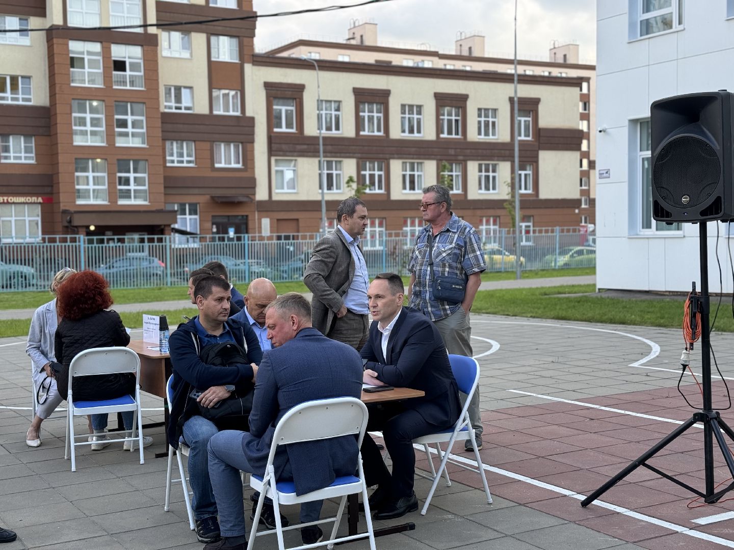 выездная администрация, глава ленинского городского округа, реконструкция детской площадки, жители ленинского округа,