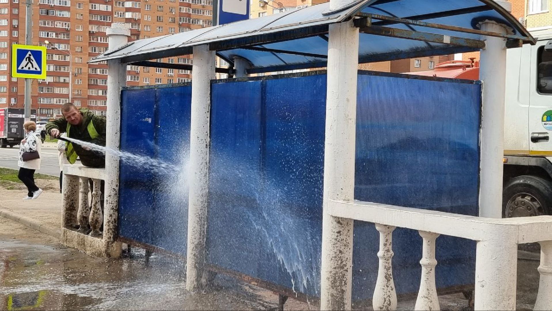 уборка, мытье остановок, Дзержинский, ЖКХ