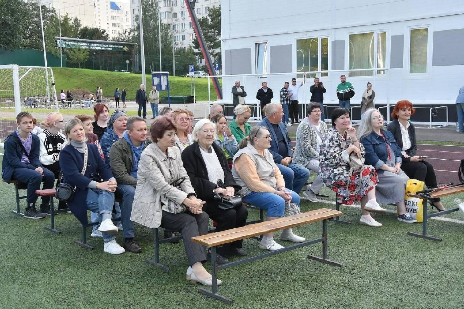 праздник двора, микрорайон спортивный, власиха ул Маршала Жукова, чествование юбиляров, семьи с особенными детьми, Год семьи, президент рф, президент путин,