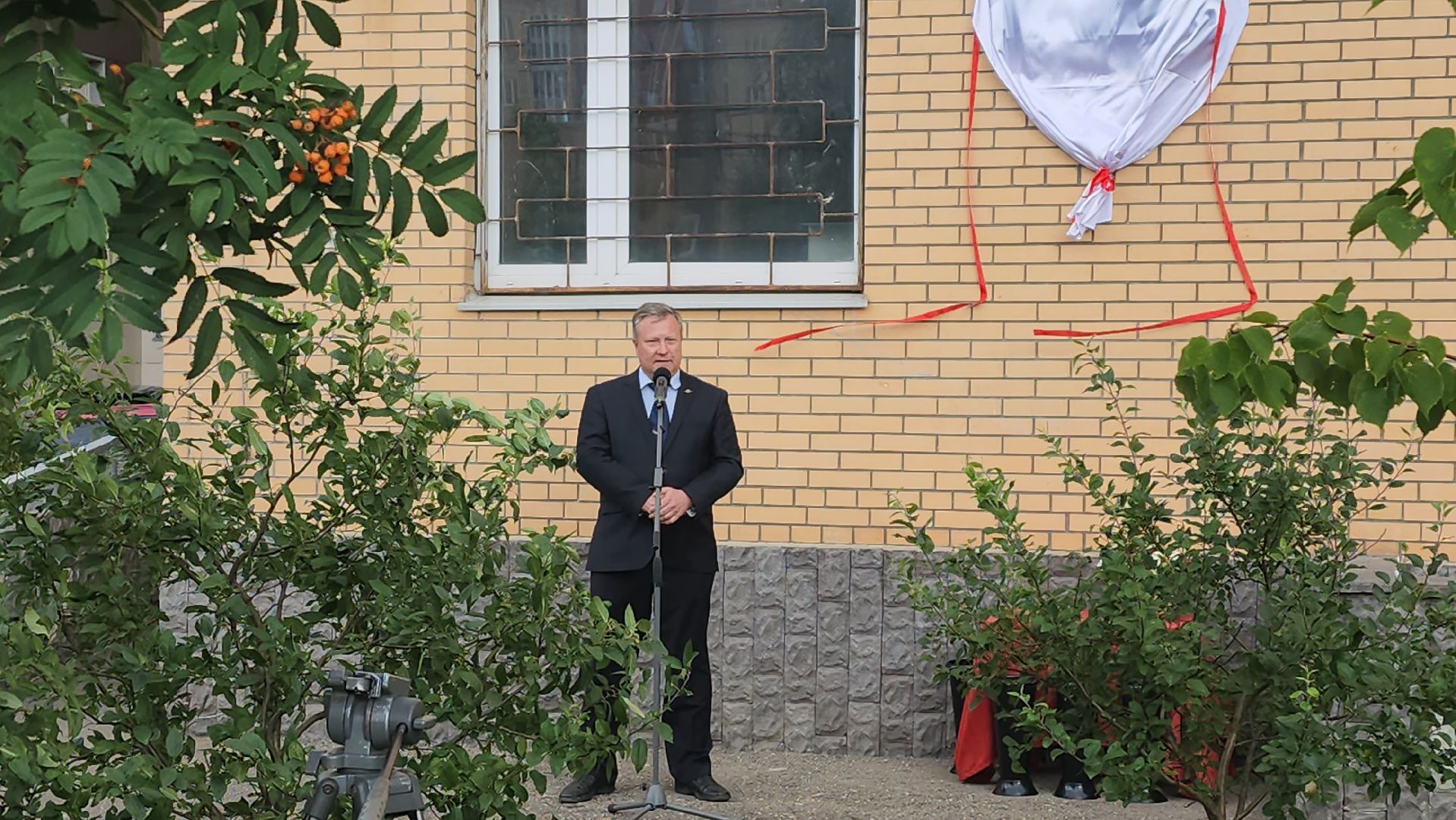 Александр Крутов, заслуженный летчик-испытатель рф, герой россии, мемориальная доска, митинг, ЛИИ, Школа летчиков-испытателей,