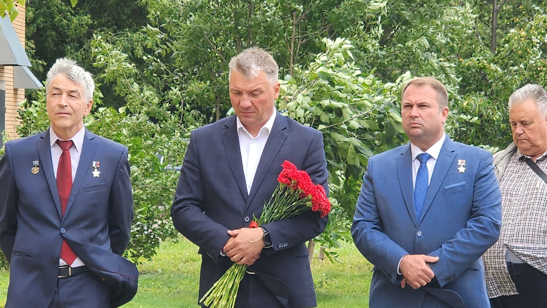 Александр Крутов, заслуженный летчик-испытатель рф, герой россии, мемориальная доска, митинг, ЛИИ, Школа летчиков-испытателей,