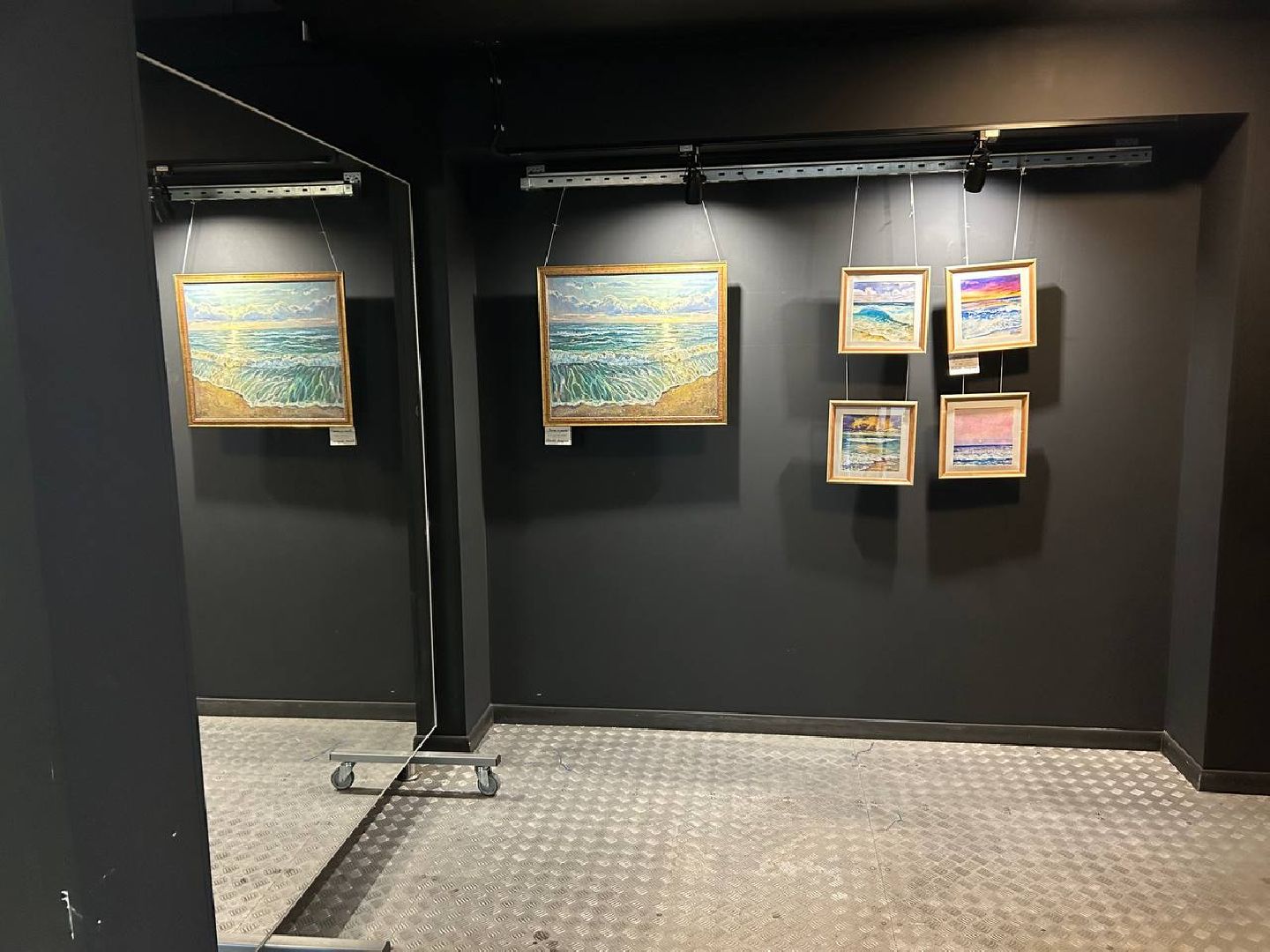 выставка домодедовской художницы, Центр Победа, Портреты, море, цветы,