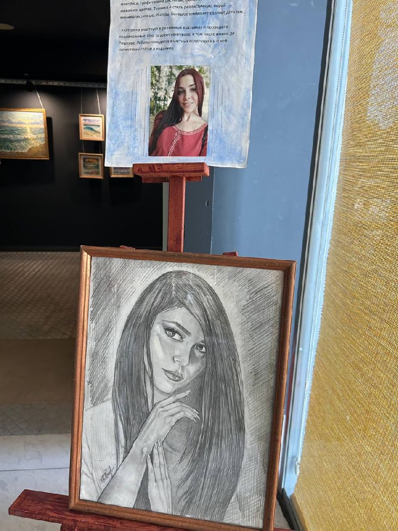 выставка домодедовской художницы, Центр Победа, Портреты, море, цветы,