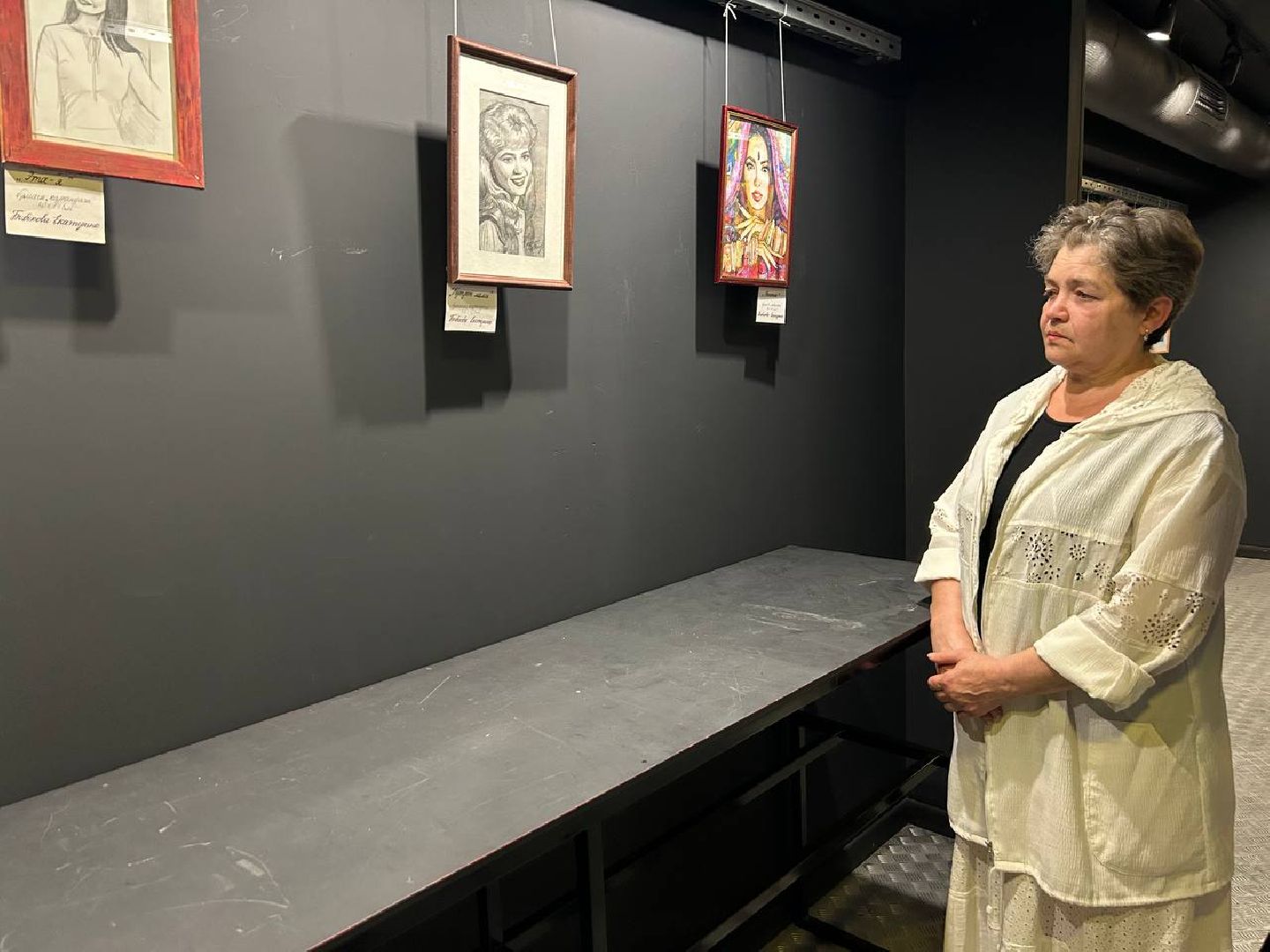 выставка домодедовской художницы, Центр Победа, Портреты, море, цветы,