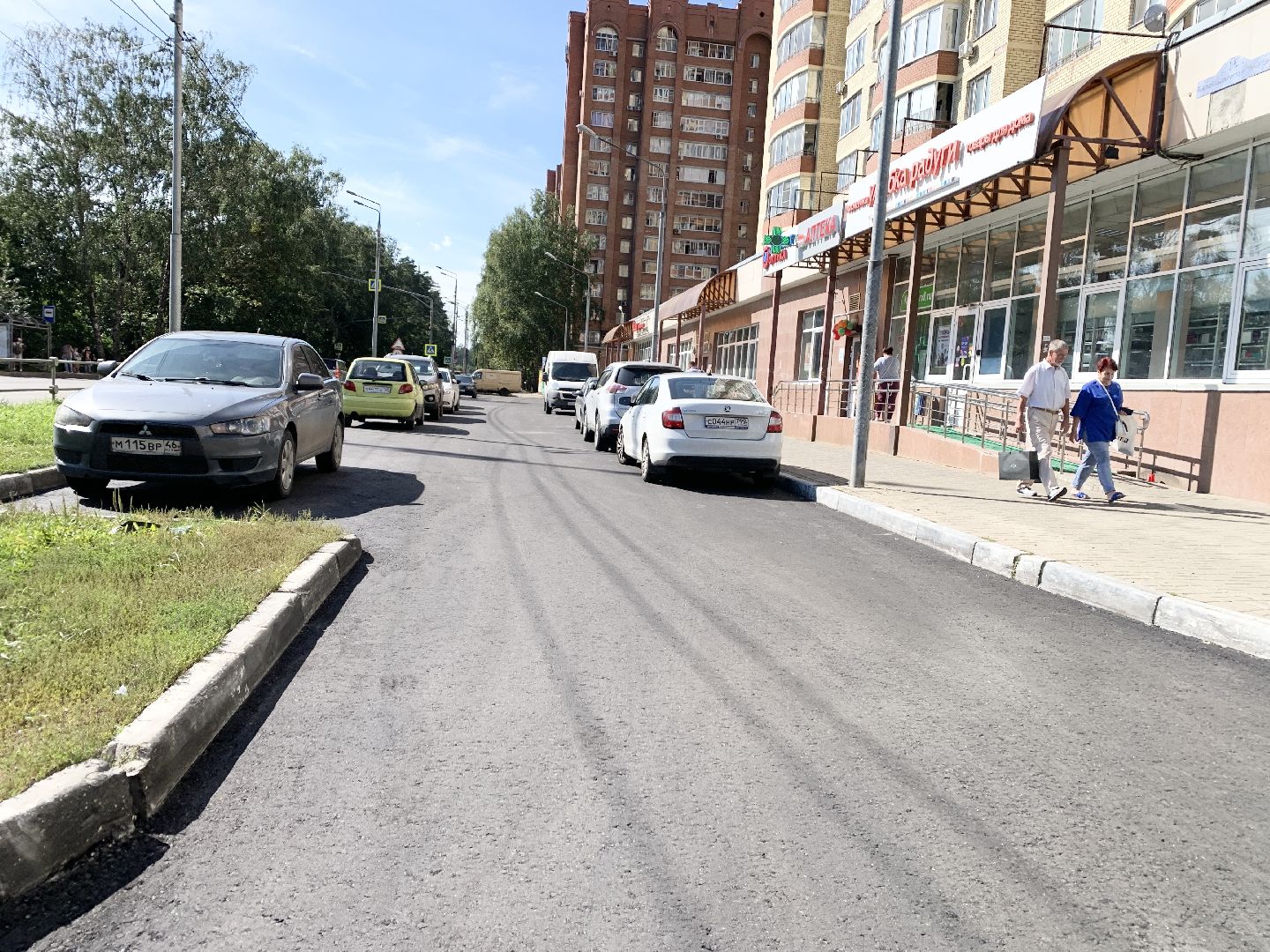 Балашиха, Подмосковье, благоустройство дворов, озеленение двора, высадка сирени, высадка кустарников,