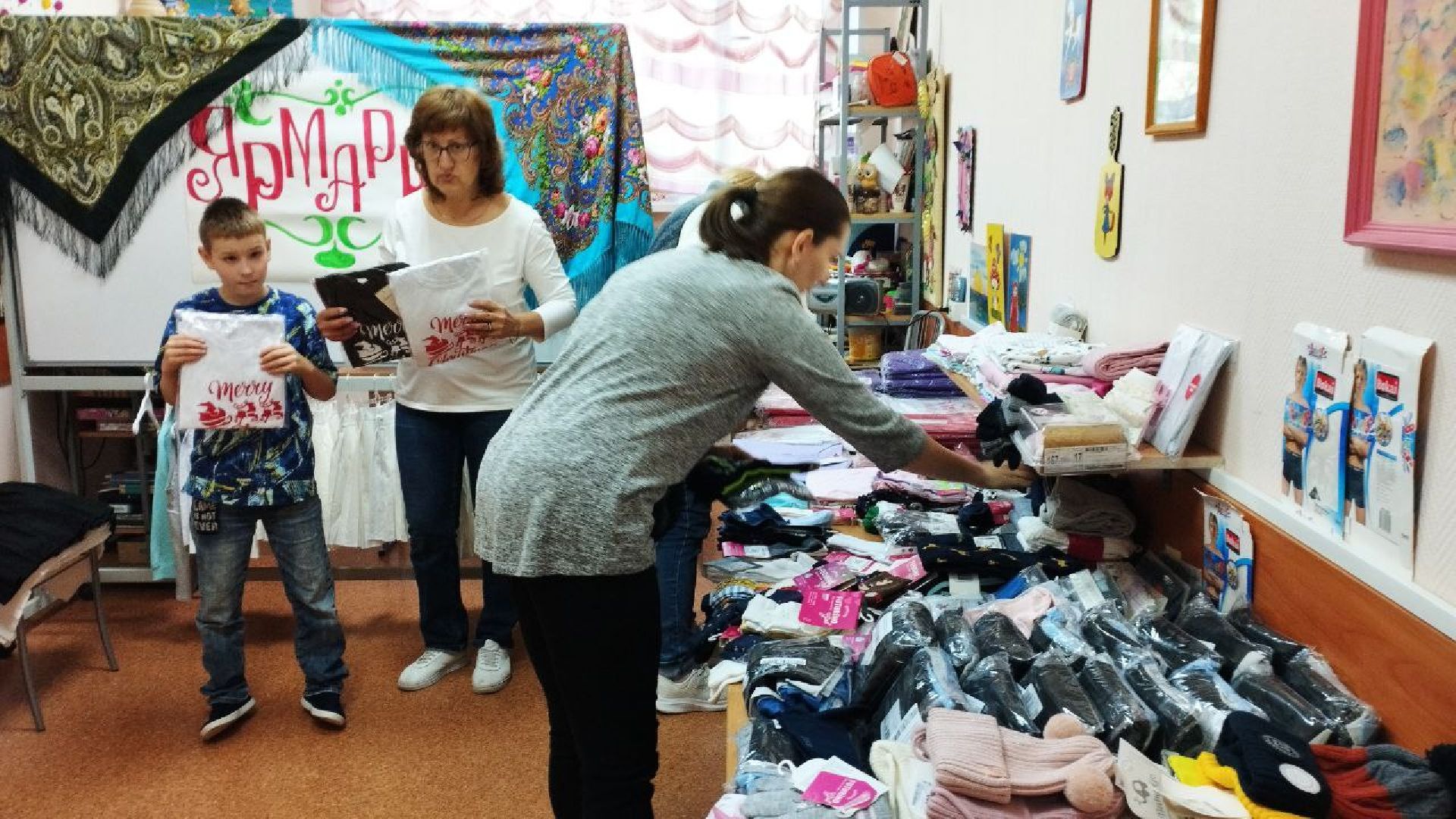 ивантеевка, благотворители, благотворительная ярмарка, малообеспеченные семьи, многодетные семьи, дети с овз, подарки детям,