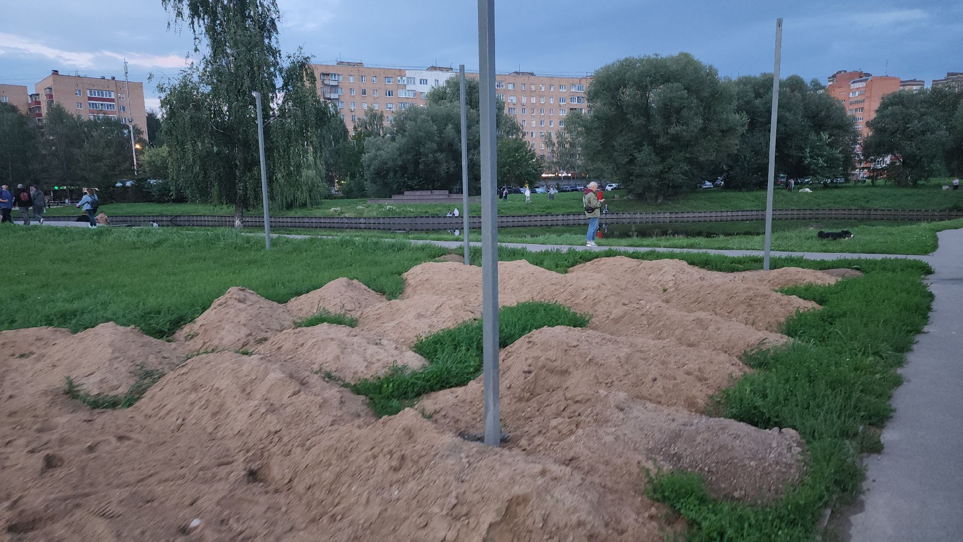 долгопрудный, центральный парк, урны, пешеходная дорожка, волейбол,