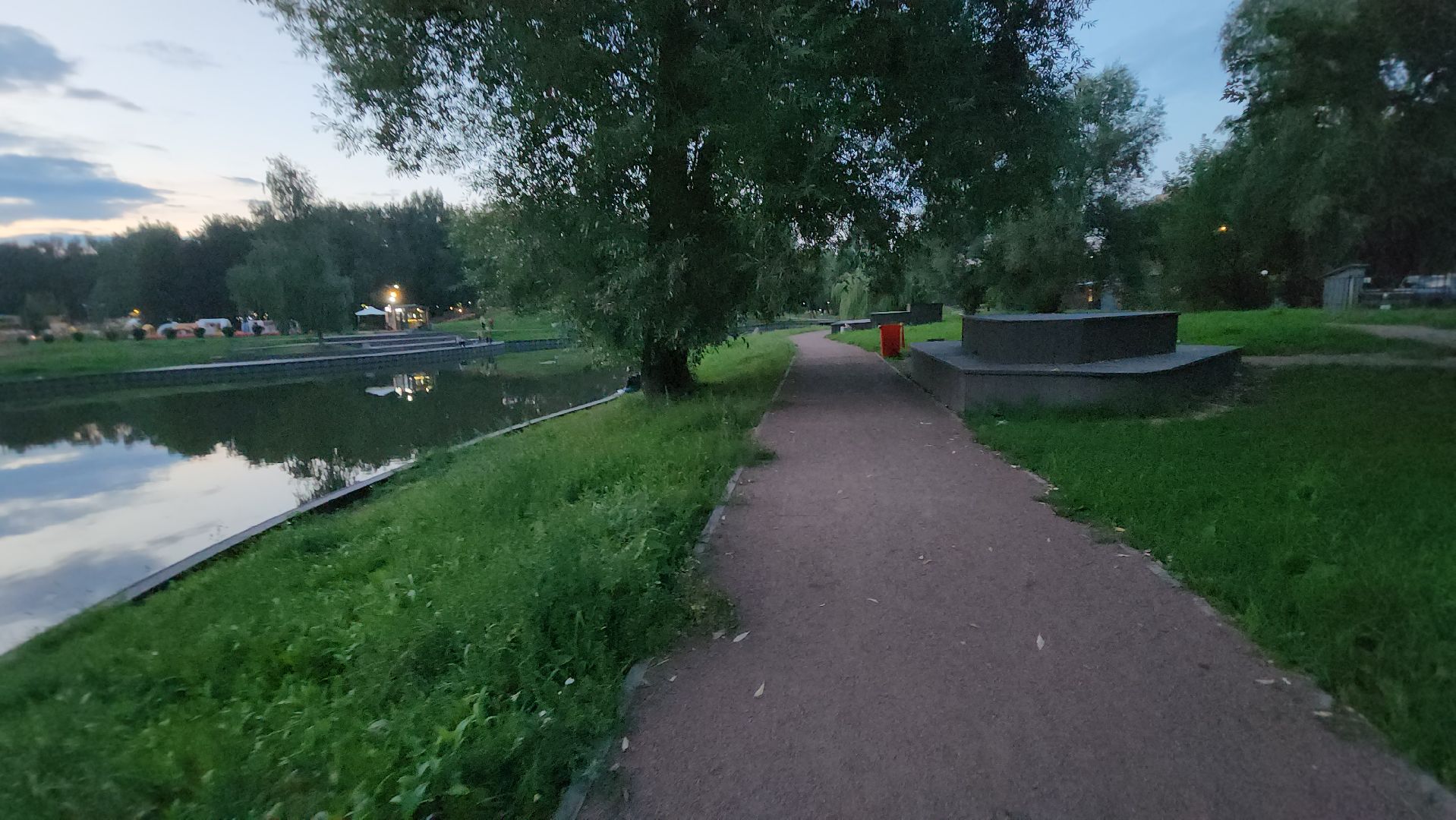 долгопрудный, центральный парк, урны, пешеходная дорожка, волейбол,