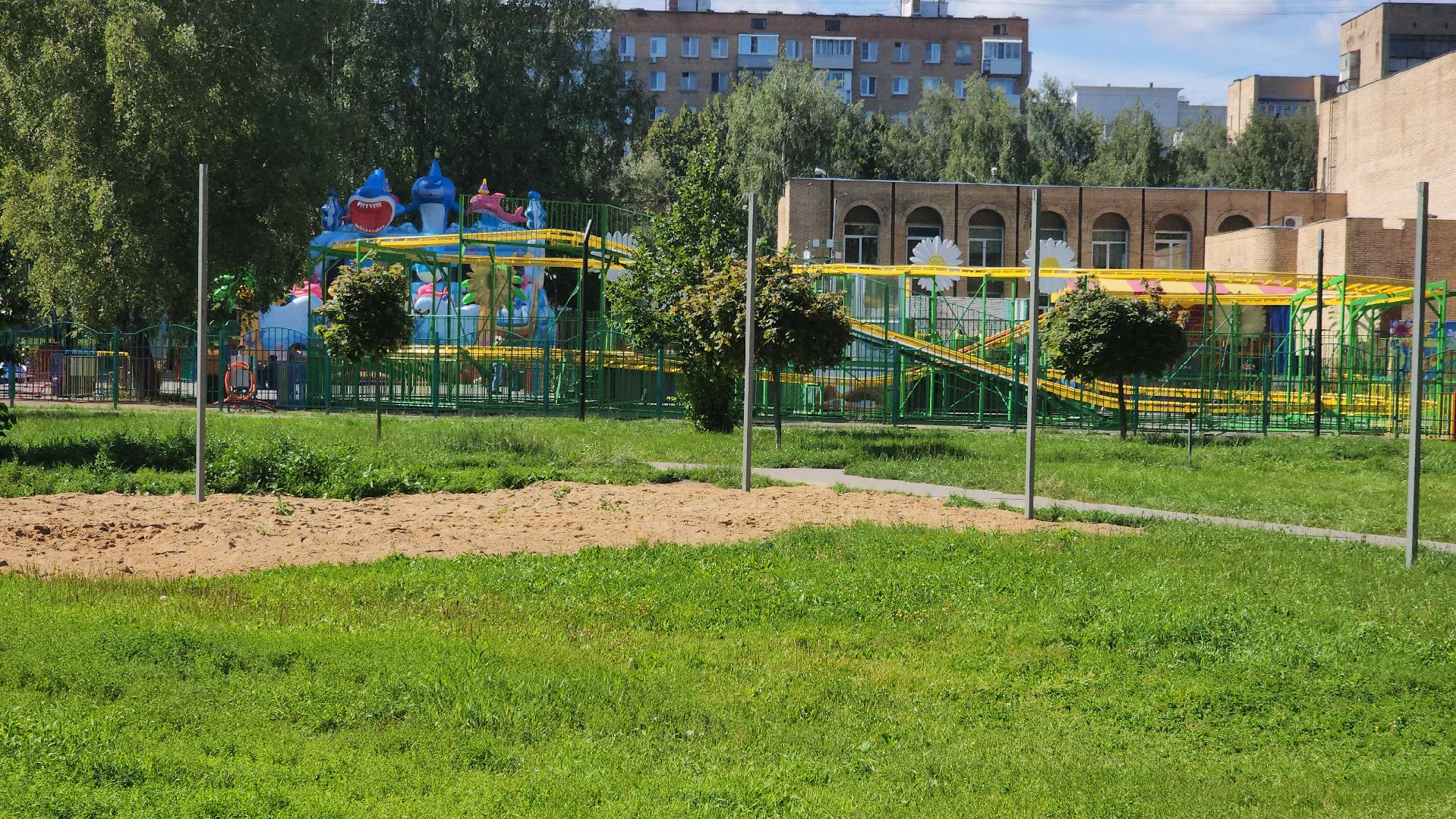 долгопрудный, центральный парк, урны, пешеходная дорожка, волейбол,