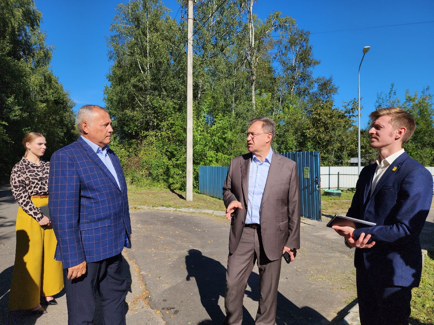 Деревня Тимохово, Жители, Общество, Дороги, Власть,