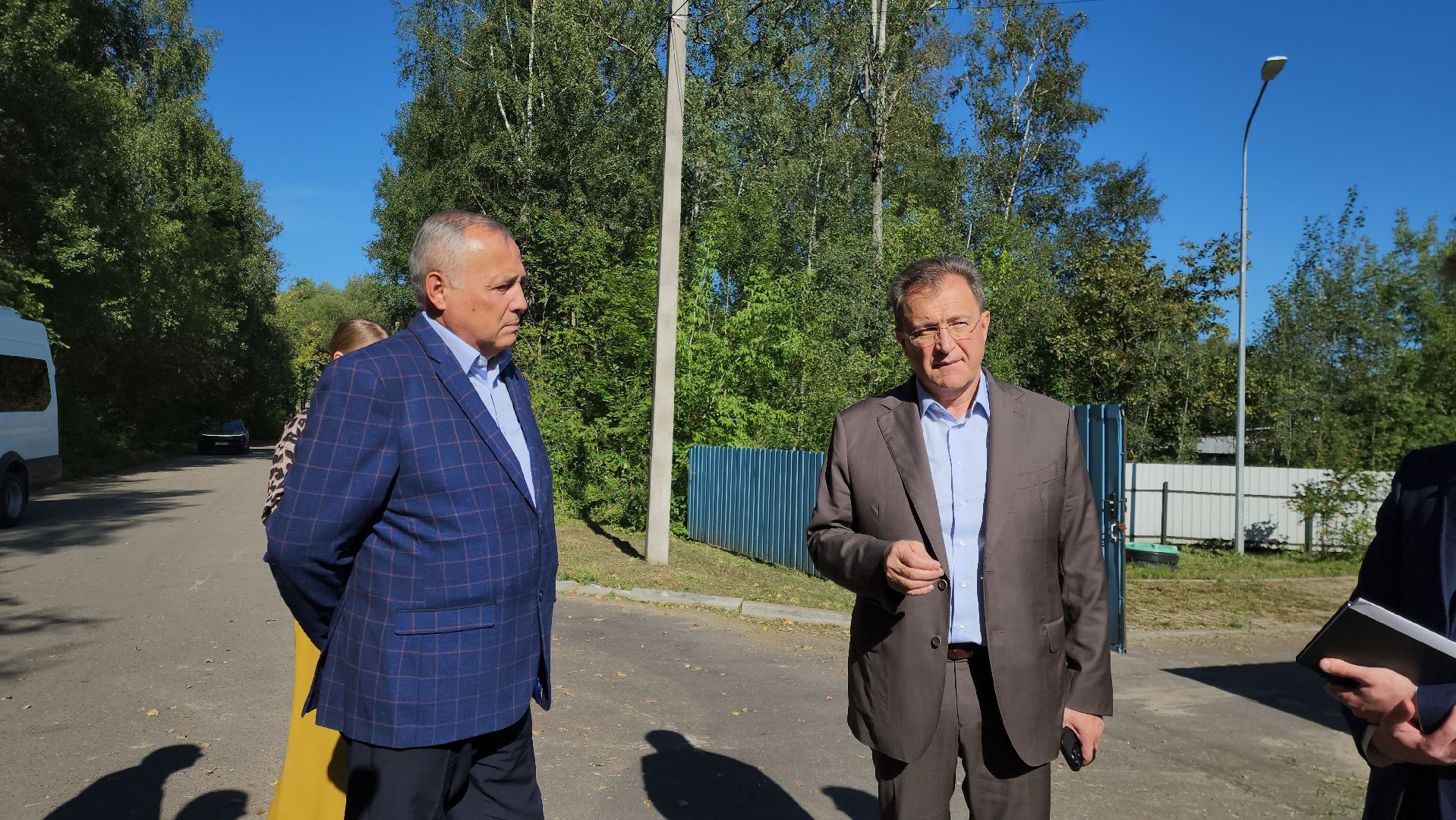 Деревня Тимохово, Жители, Общество, Дороги, Власть,