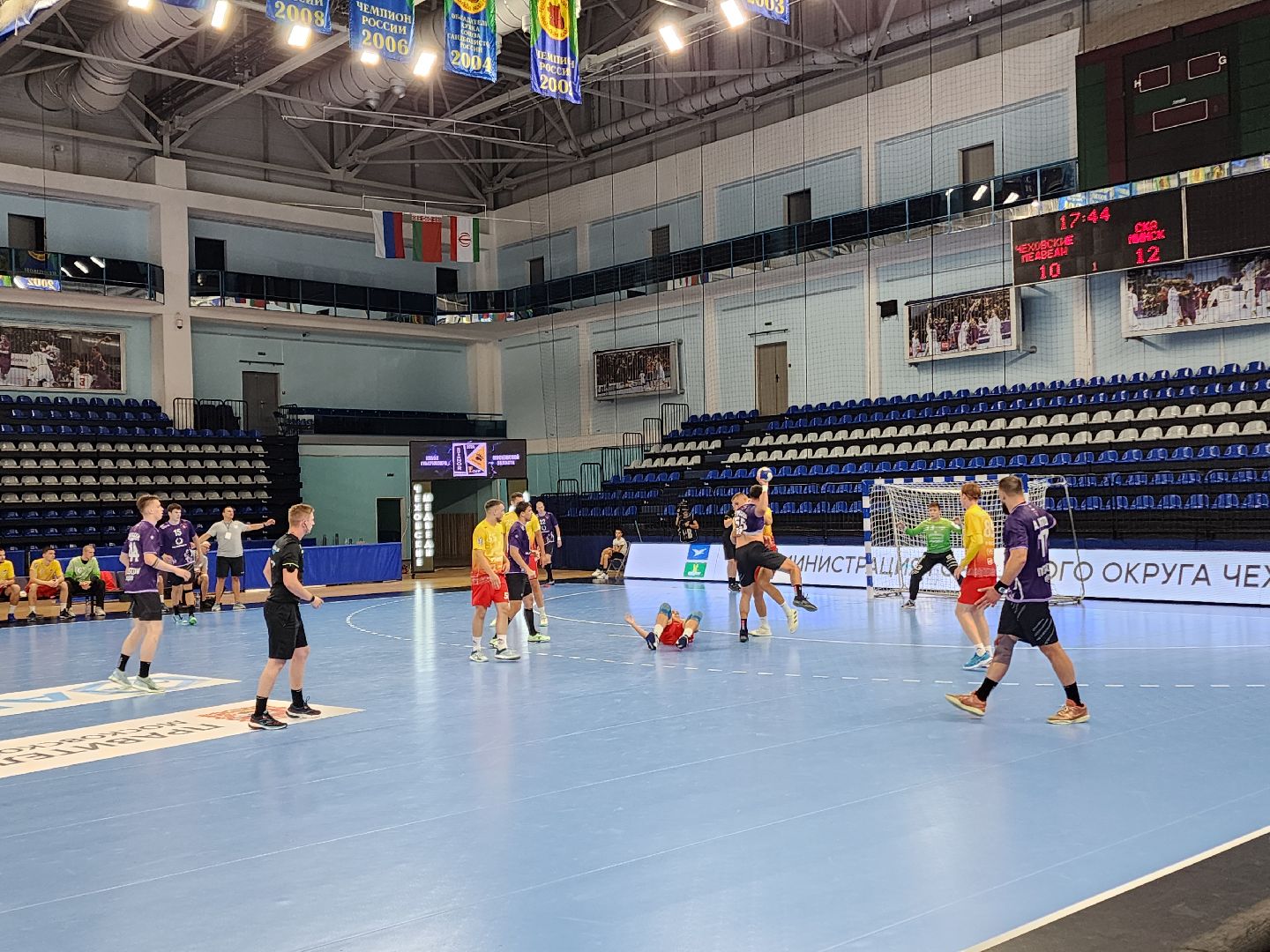 Чехов, дворец спорта Олимпийский, международный турнир по гандболу, Кубок губернатора Московской области, Чеховские медведи, победители, призеры,