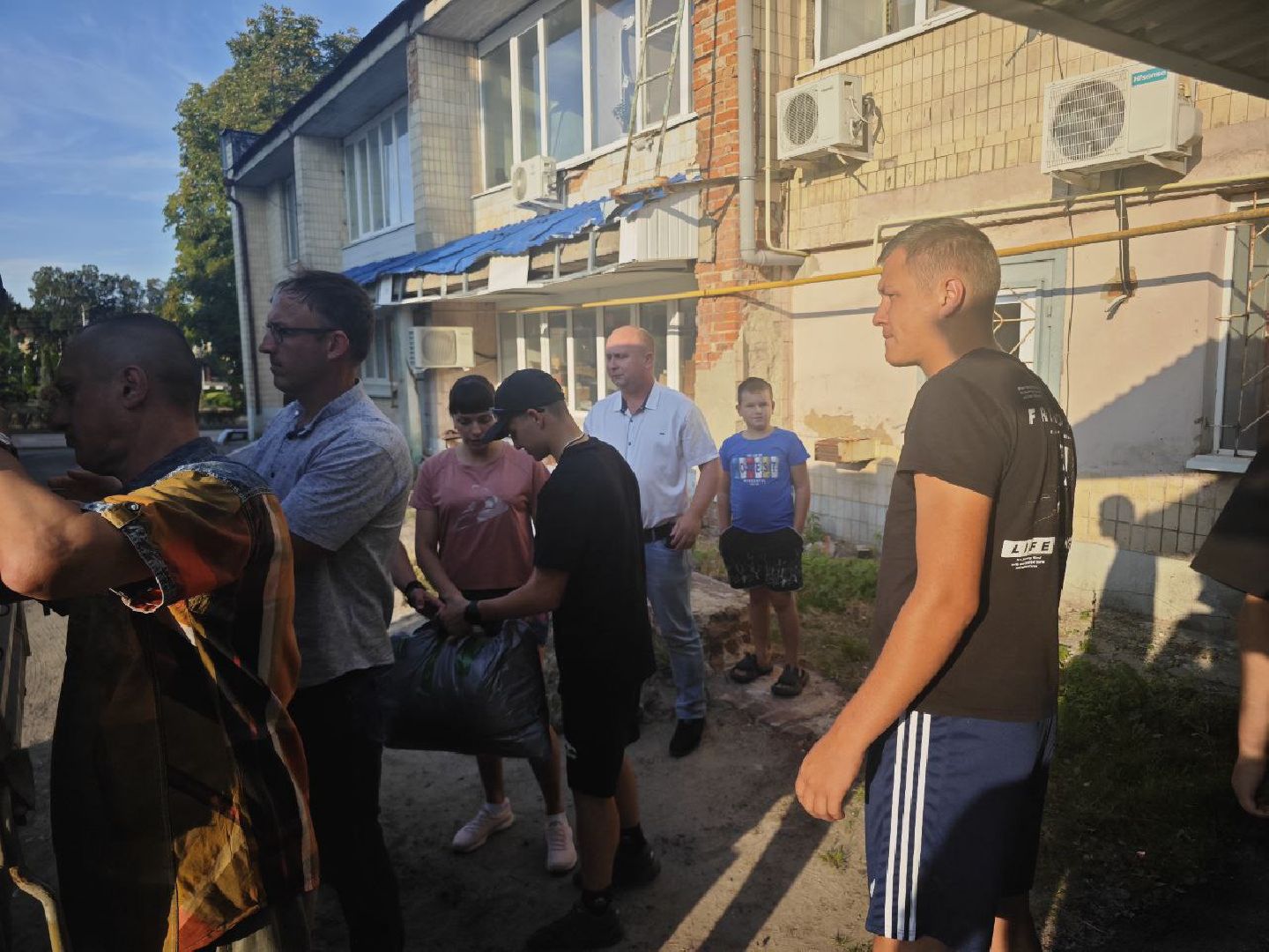 гуманитарный груз, благотворительность, вода, акция, волонтеры,