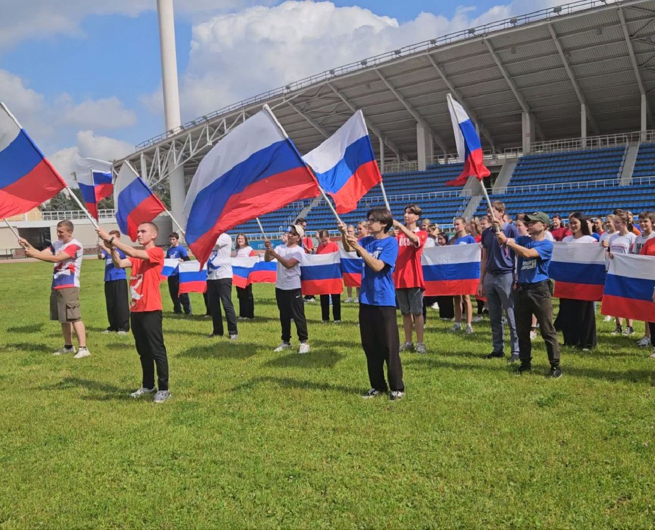 волонтеры, жуковский, флаг россии, флешмоб,