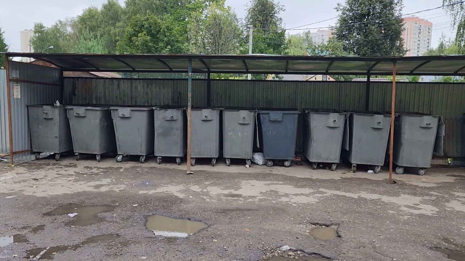 Чехов, улица Полиграфистов, контейнерная площадка, навалы мусора, портал Добродел, обращение жителей, региональный оператор, губернатор московской области,