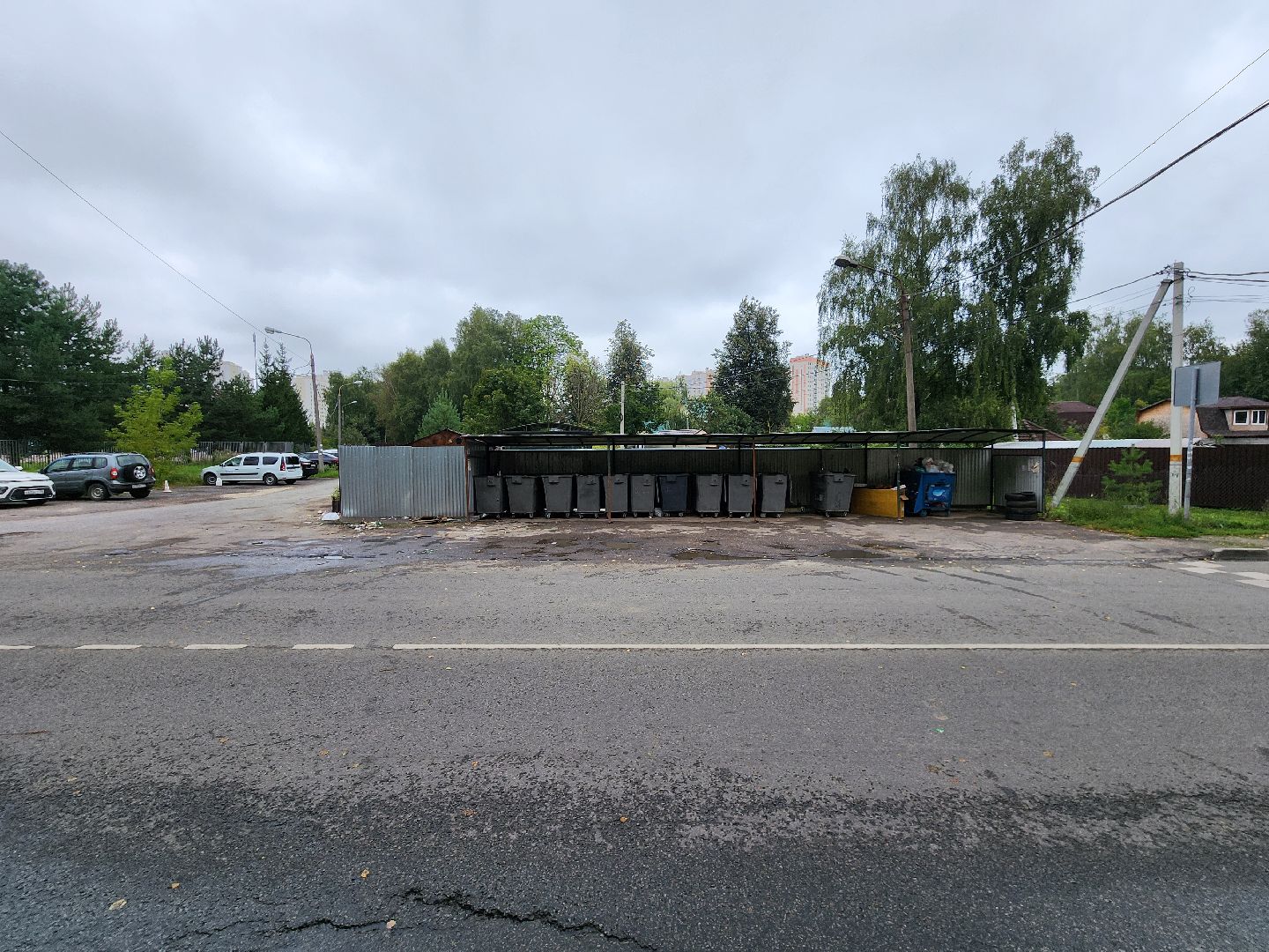 Чехов, улица Полиграфистов, контейнерная площадка, навалы мусора, портал Добродел, обращение жителей, региональный оператор, губернатор московской области,