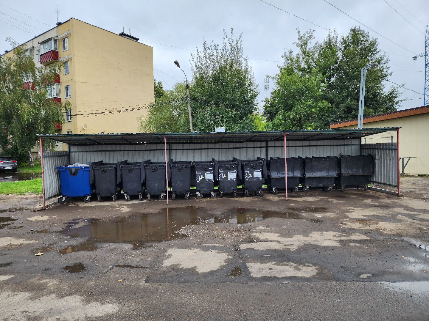 Чехов, Вишневый бульвар, контейнерная площадка, навалы мусора, коммунальные отходы, строительные отходы, обращение жителей, портал Добродел, губернатор московской области,региональный оператор МСК-НТ, стройотходы, горячая линия 122, вывоз мусора, обращение с ТКО,