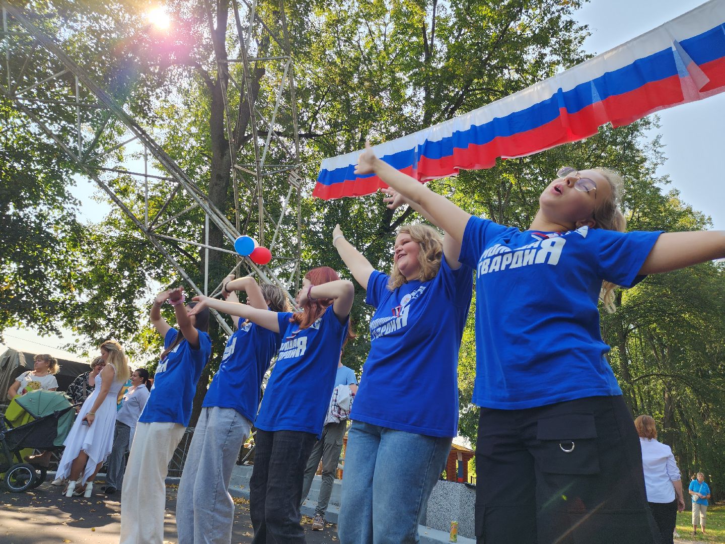 флаг россии, день флага, день флага россии, парк городок, руза, рузский городской округ, праздник,