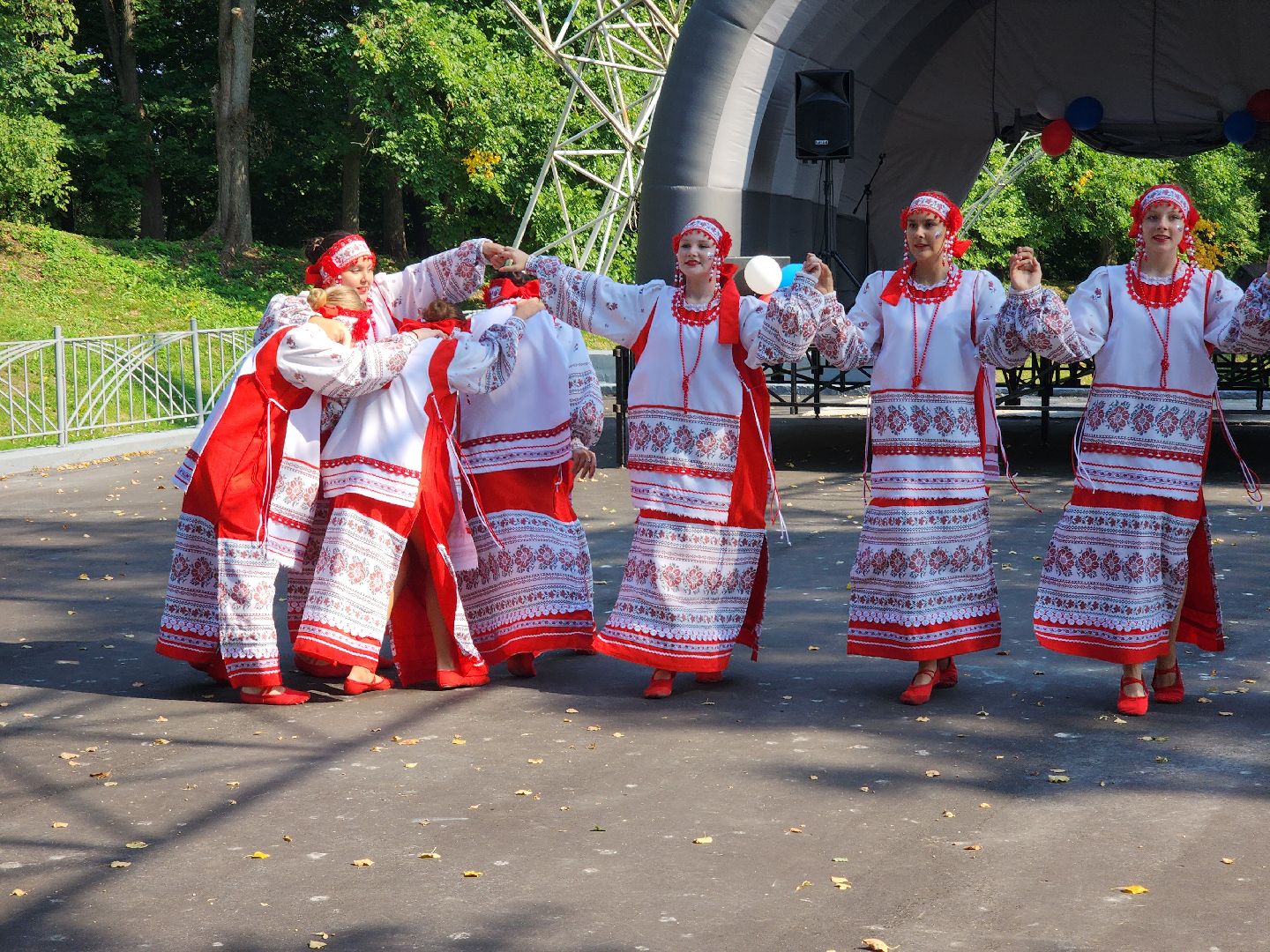флаг россии, день флага, день флага россии, парк городок, руза, рузский городской округ, праздник,