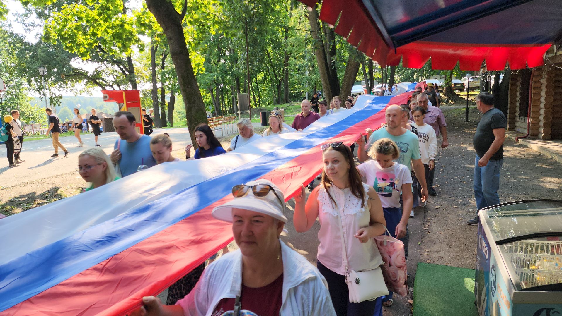 флаг россии, день флага, день флага россии, парк городок, руза, рузский городской округ, праздник,