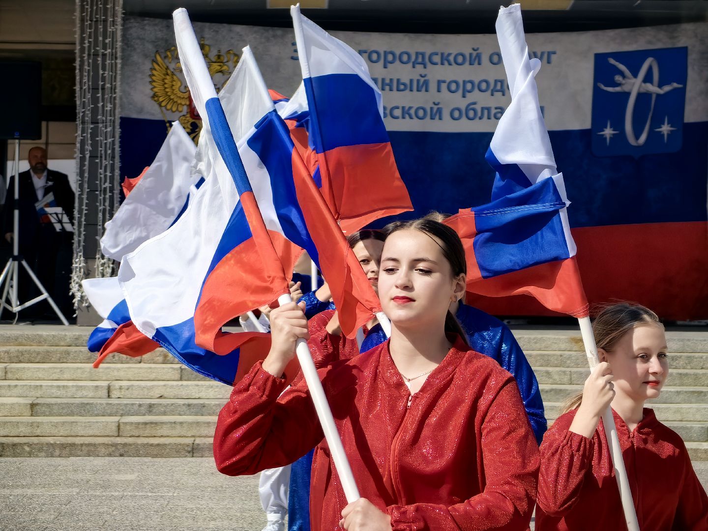 день флага россии, ленточки Триколор, велопробег, конкурсе рисунков, космонавты, мкс, флешмоб,