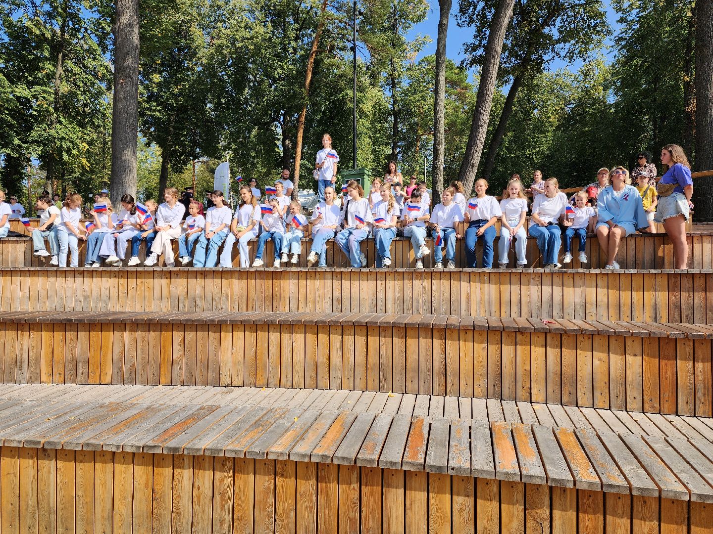 раменское, общество, день российского флага, флешмоб в парке,