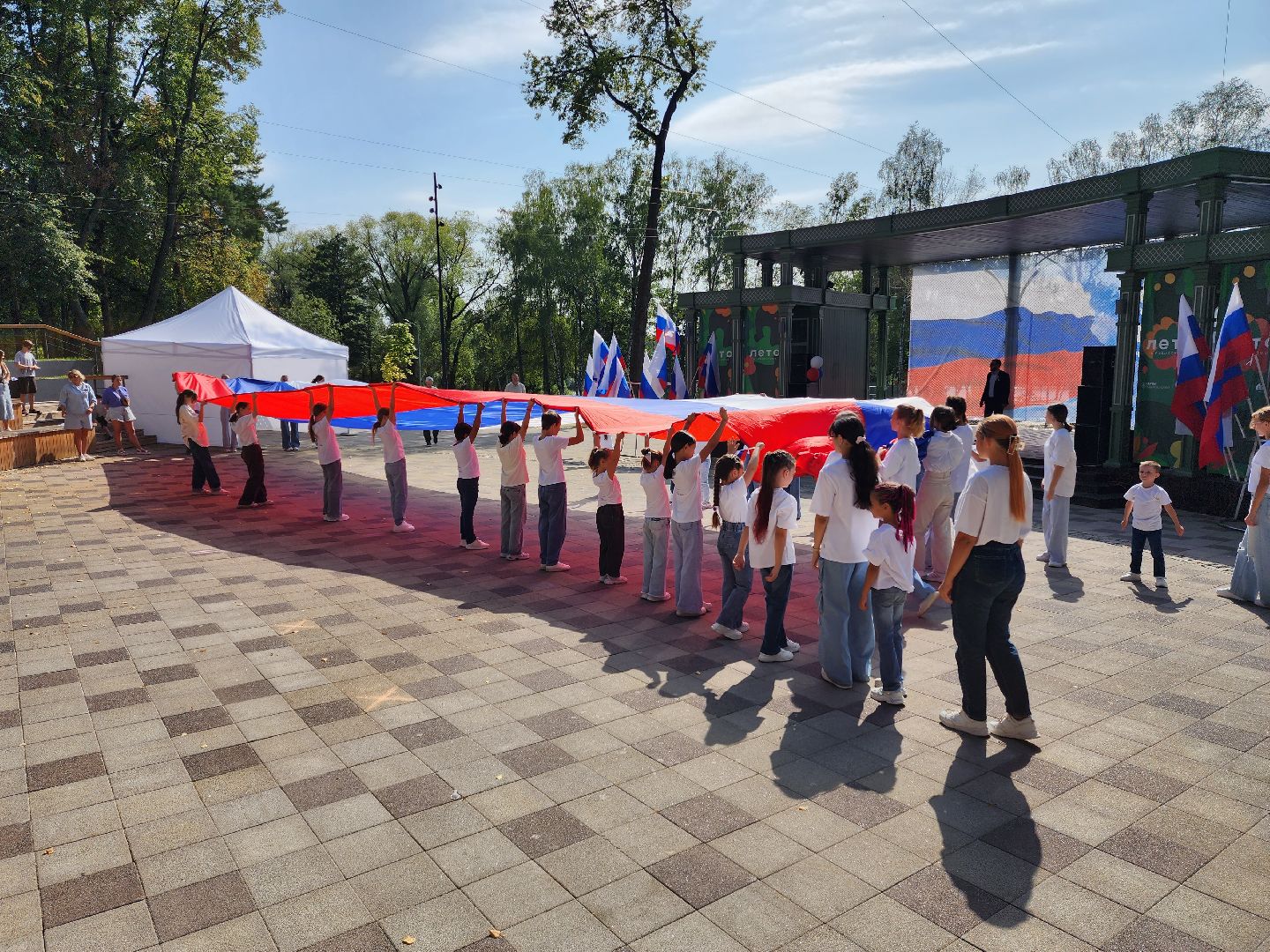 раменское, общество, день российского флага, флешмоб в парке,