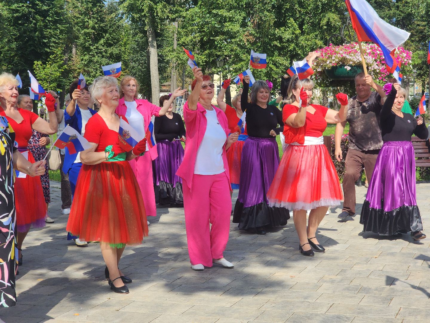 Коломна, день флага россии, триколор,