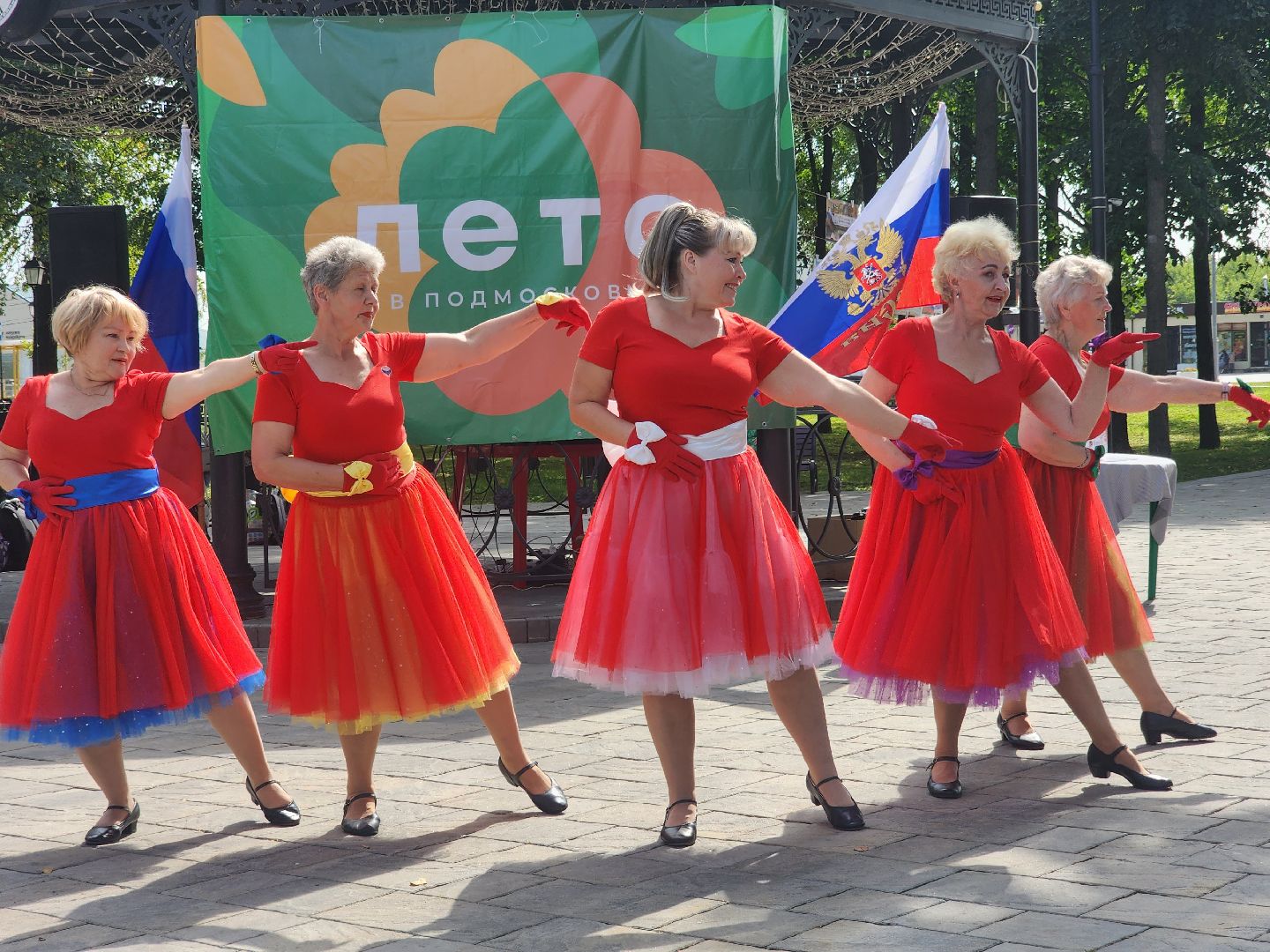 Коломна, день флага россии, триколор,